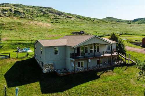 521 Cat Creek Rd, Sheridan, WY, 82801-8819 | Card Image