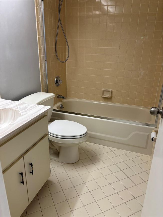 Guest bath | Image 23