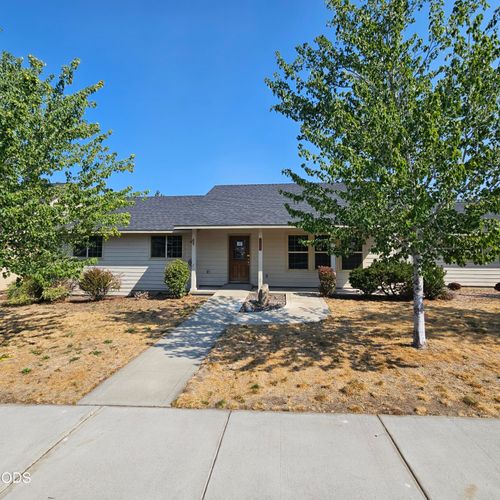 825 Nw Poplar Pl, Redmond, OR, 97756-1010 | Card Image