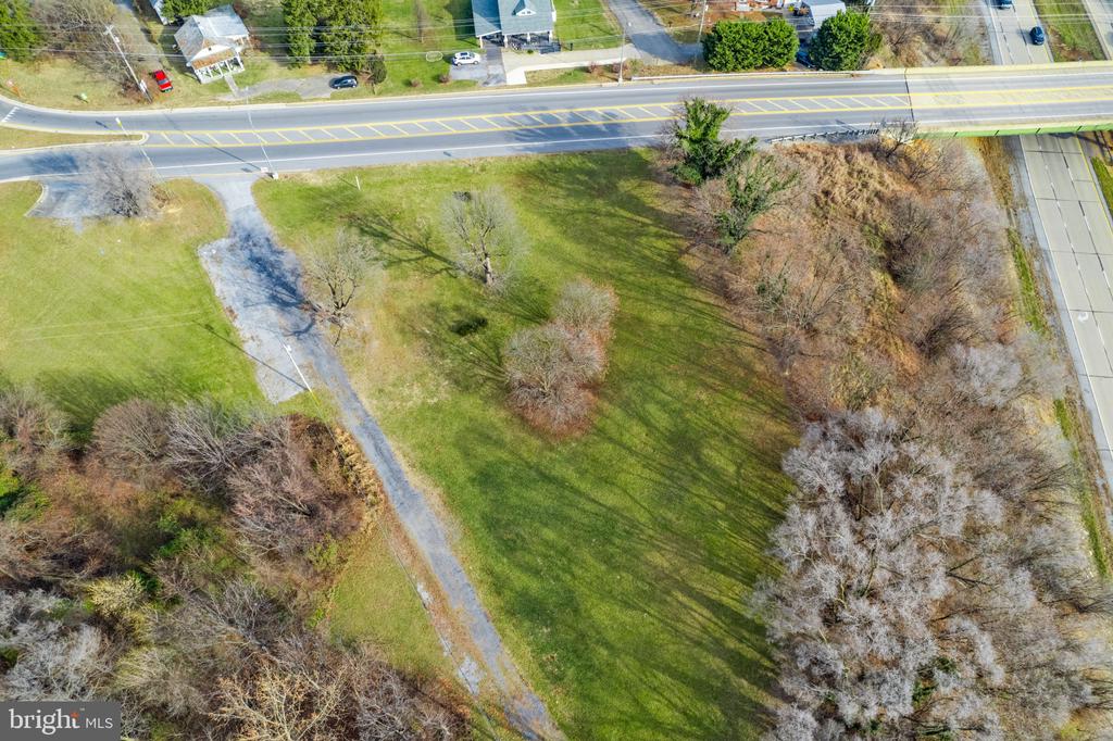 Land in CHARLES TOWN