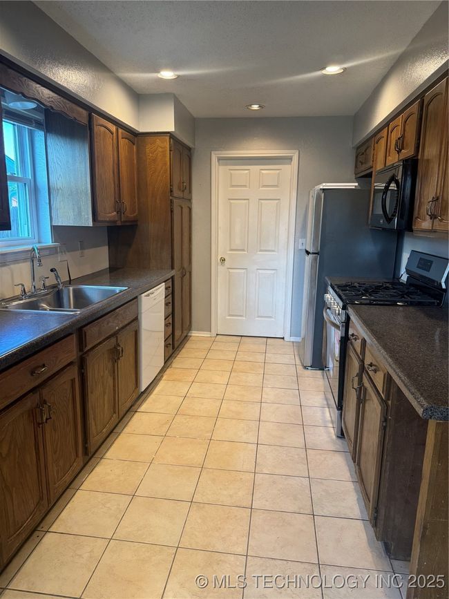3312 Ash Ct, House other with 3 bedrooms, 2 bathrooms and null parking in Broken Arrow OK | Image 6