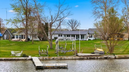 110 Ems C19 Lane, Warsaw, IN, 46582-9100 | Card Image