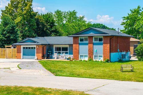 11 Almond Gdns, Grimsby, ON, L3M2J9 | Card Image