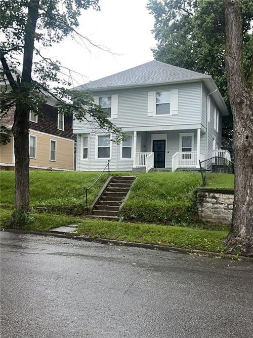 2722 Seneca St, Saint Joseph, MO, 64507-1609 | Card Image