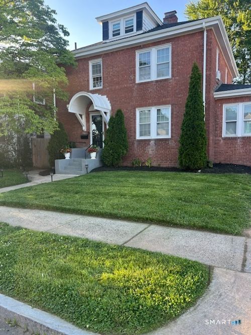 34 Selldan St, West Hartford, CT, 06110-1161 | Card Image