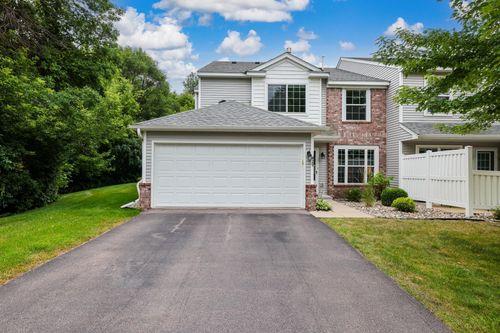 429 Wilderness Dr, Chaska, MN, 55318-1577 | Card Image