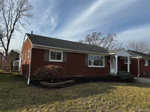 24515 Petersburg Ave, Eastpointe, MI, 48021-1403 | Card Image