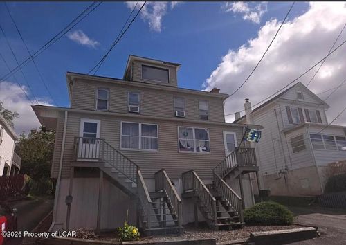 20 Elizabeth St, Plains, PA, 18705-1304 | Card Image