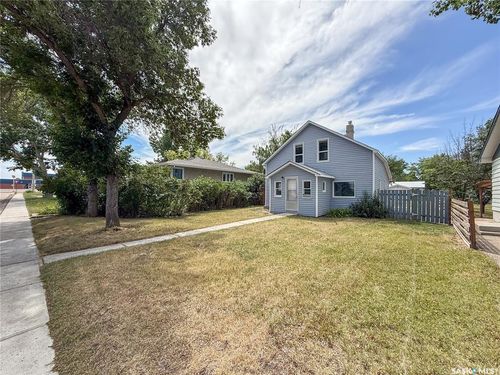 6266 Queens Ave, Gull Lake, SK, S0N1A0 | Card Image