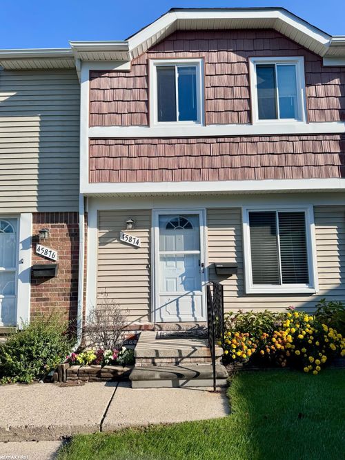 45874 Kensington St, Utica, MI, 48317-5963 | Card Image