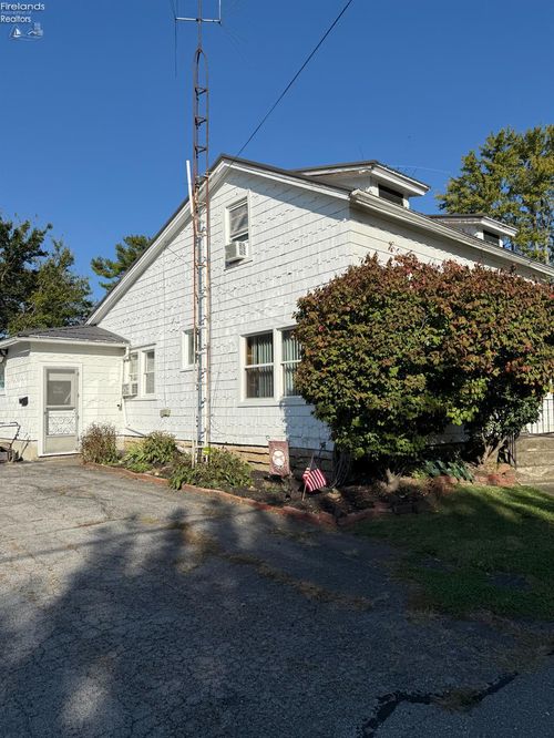 41 Walnut St, New London, OH, 44851-1245 | Card Image