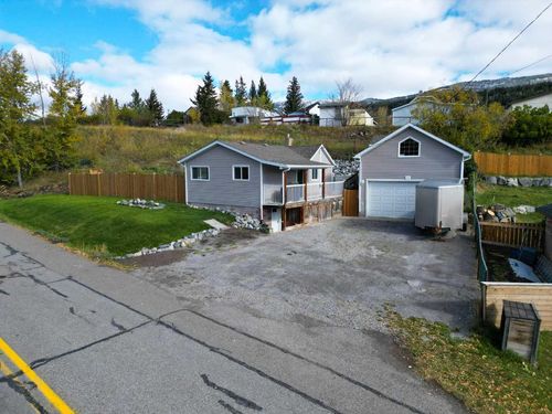 2702 27 Ave, Crowsnest Pass, AB, T0K0C0 | Card Image