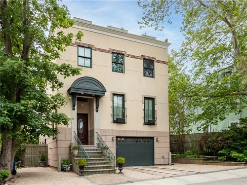 22 Young St, Newport, RI, 02840-3447 | Card Image