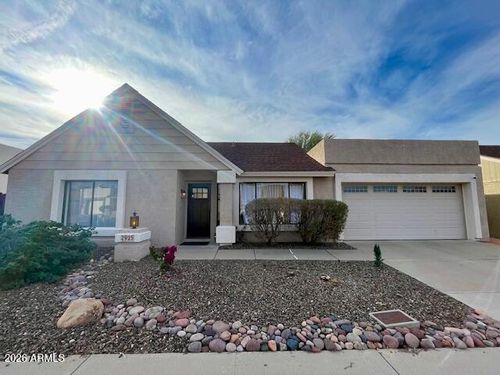 925 E Wagoner Rd, Phoenix, AZ, 85022-6061 | Card Image