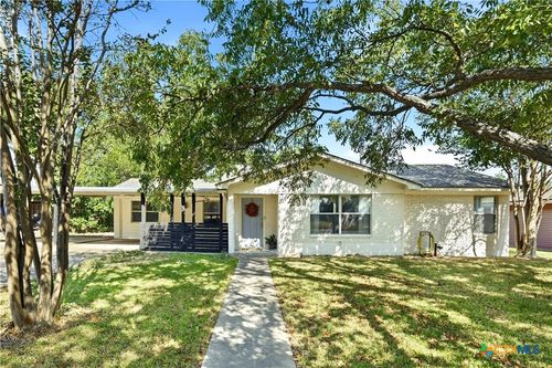 904 Kirk St, Taylor, TX, 76574-1557 | Card Image