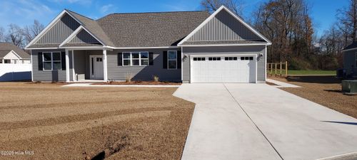 805 Short Row Ct, Maysville, NC, 28555-6800 | Card Image