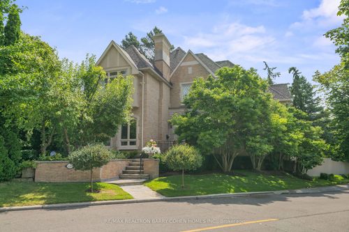 100 Old Forest Hill Road, York, ON, M5P2R5 | Card Image