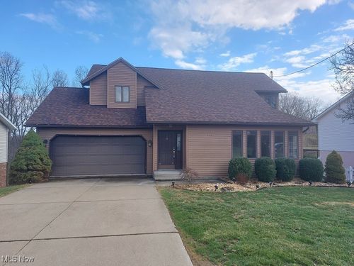 147 Skyview Dr, Wintersville, OH, 43953-4205 | Card Image