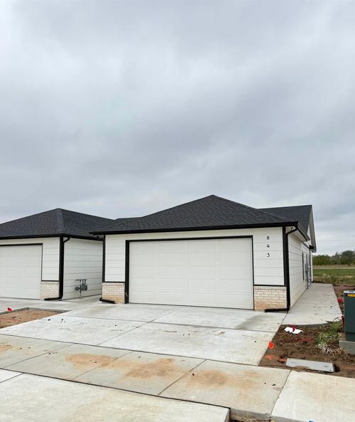 843 S Wybern St, Valley Center, KS, 67147-8977 | Card Image