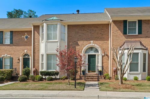 3137 Chestnut Oaks Dr, Hoover, AL, 35244-1540 | Card Image