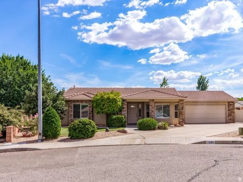 2226 E Crimson Cir, St George, UT, 84790-6467 | Card Image