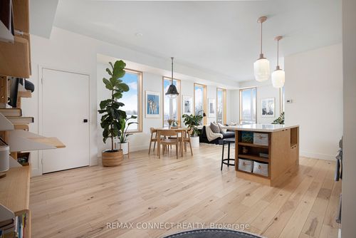 402-1 St Johns Rd, Toronto, ON, M6P1T7 | Card Image