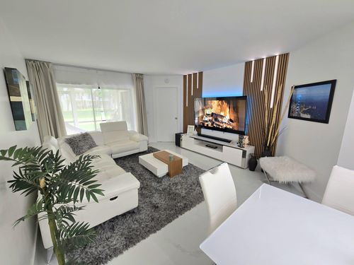 5577 Courtyard Dr, Margate, FL, 33063-1521 | Card Image