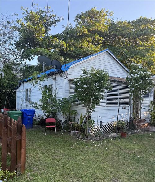 3748 Washington Ave, Miami, FL, 33133-5643 | Card Image