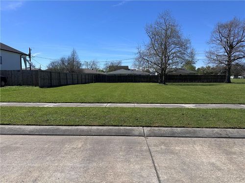 2308 Benjamin St, Arabi, LA, 70032-2118 | Card Image