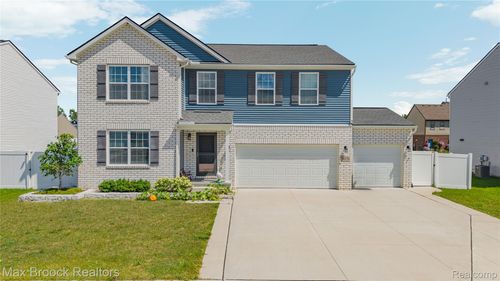 58176 Thomas Dr, New Haven, MI, 48048-3325 | Card Image