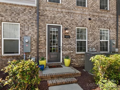 5044 Harrowsmith Ln, Charlotte, NC, 28204-4301 | Card Image