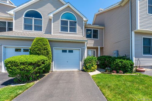 2204 Cedar Path, Riverhead, NY, 11901-7232 | Card Image