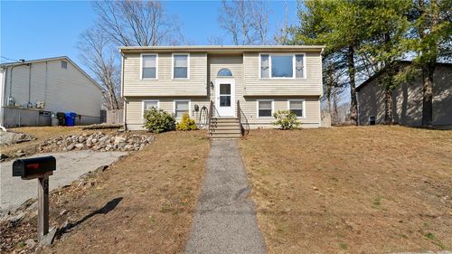 84 Crestwood Dr, West Warwick, RI, 02893-3438 | Card Image