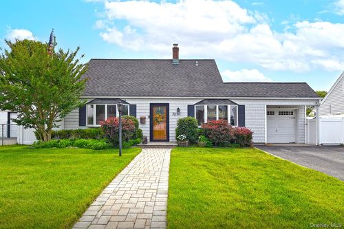 35 Ranch Ln, Levittown, NY, 11756-4642 | Card Image