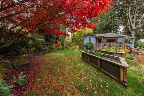 4631 Whitaker Rd, Sechelt, BC, V7Z0E4 | Card Image