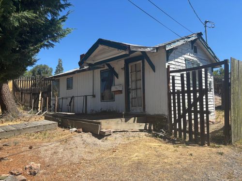 241 Mortimer St, Klamath Falls, OR, 97601-2627 | Card Image