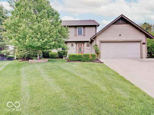 1560 Saylor St, Zionsville, IN, 46077-1841 | Card Image