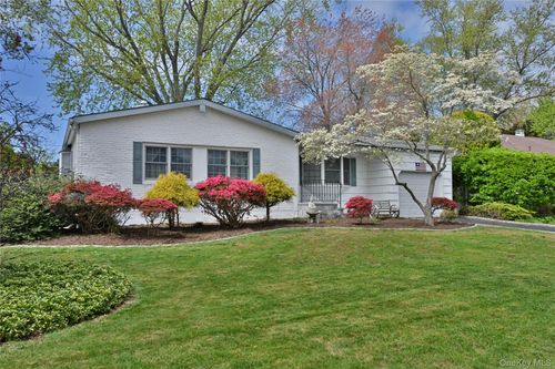 28 Dartmouth Dr, Smithtown, NY, 11787-2007 | Card Image