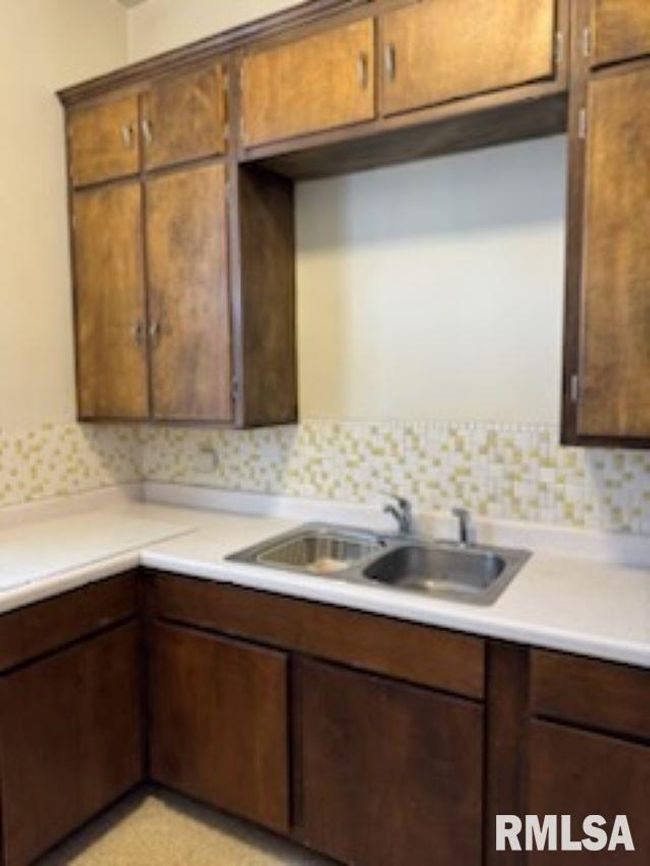 1703 Brady St, Home with 0 bedrooms, 0 bathrooms and 4 parking in Davenport IA | Image 10