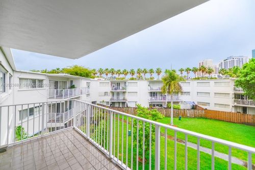 c312-7737 N Kendall Dr, Miami, FL, 33156-7717 | Card Image