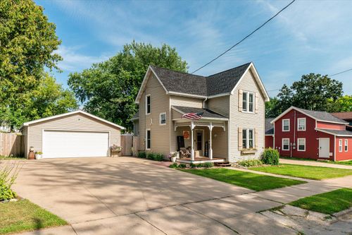 211 Ramsland St, Westby, WI, 54667-1031 | Card Image