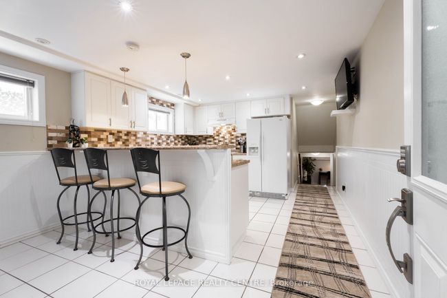 110 Simmons Blvd, House attached with 6 bedrooms, 3 bathrooms and 4 parking in Brampton ON | Image 25
