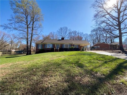 707 Willowmoore Ave, Thomasville, NC, 27360-2934 | Card Image