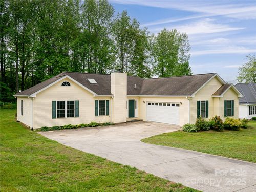 88 Star Point Dr, Hendersonville, NC, 28792-3816 | Card Image