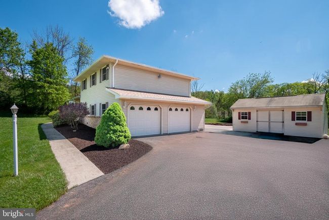 4015 Lower Saucon Rd, House other with 3 bedrooms, 3 bathrooms and null parking in HELLERTOWN PA | Image 5
