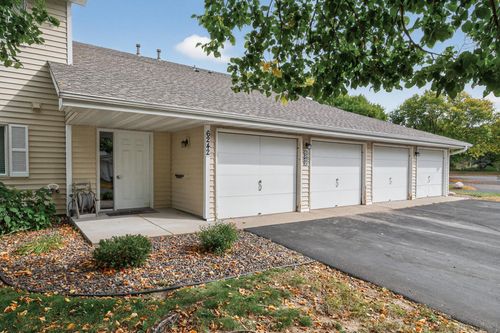 unit-c-6242 Magda Dr, Maple Grove, MN, 55369-2201 | Card Image
