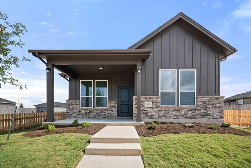6401 Marsh Ln, Buda, TX, 78610-4562 | Card Image