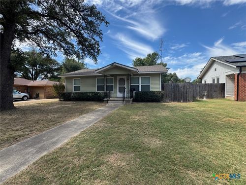 300 N Bowie Ave, Cameron, TX, 76520-3241 | Card Image