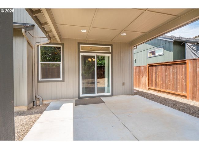 1067 S 55 Th St, House other with 3 bedrooms, 2 bathrooms and 2 parking in Springfield OR | Image 30