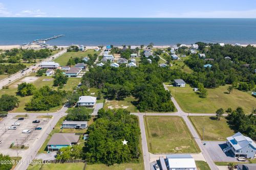 306 Perron St, Waveland, MS, 39576 | Card Image